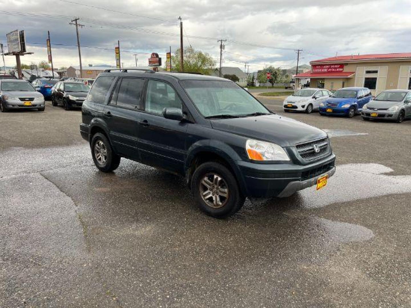 2004 Honda Pilot EX w/ Leather (2HKYF18584H) with an 3.5L V6 SOHC 24V engine, 5-Speed Automatic transmission, located at 1821 N Montana Ave., Helena, MT, 59601, 0.000000, 0.000000 - Photo#2