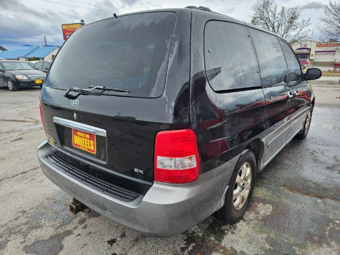 2004 Kia Sedona LX (KNDUP131046) with an 3.5L V6 DOHC 16V engine, 5-Speed Automatic transmission, located at 601 E. Idaho St., Kalispell, MT, 59901, 0.000000, 0.000000 - Photo#4