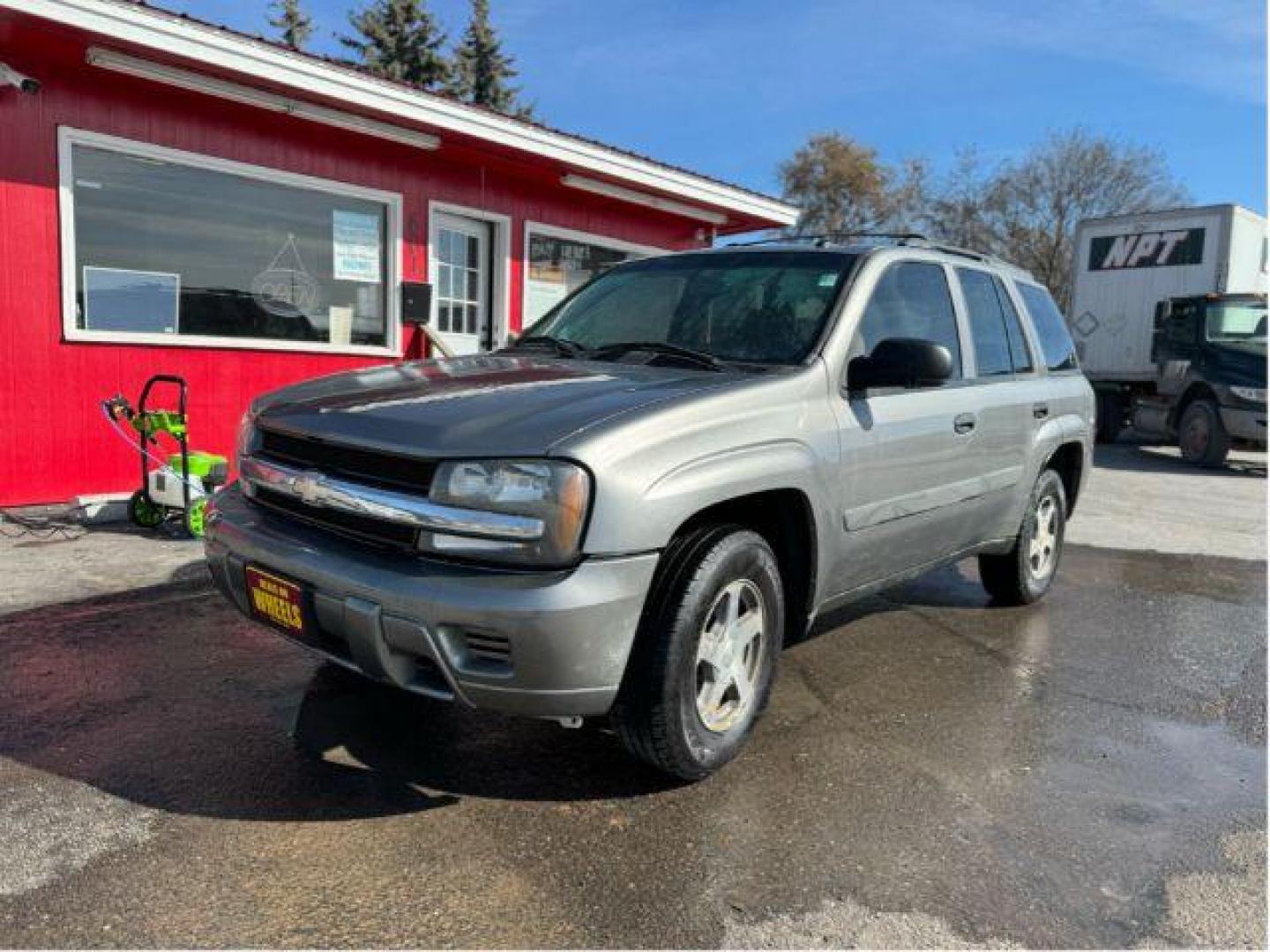 2005 Chevrolet TrailBlazer LS 4WD (1GNDT13S452) with an 4.2L L6 DOHC 24V engine, 4-Speed Automatic transmission, located at 601 E. Idaho St., Kalispell, MT, 59901, 0.000000, 0.000000 - Photo#0