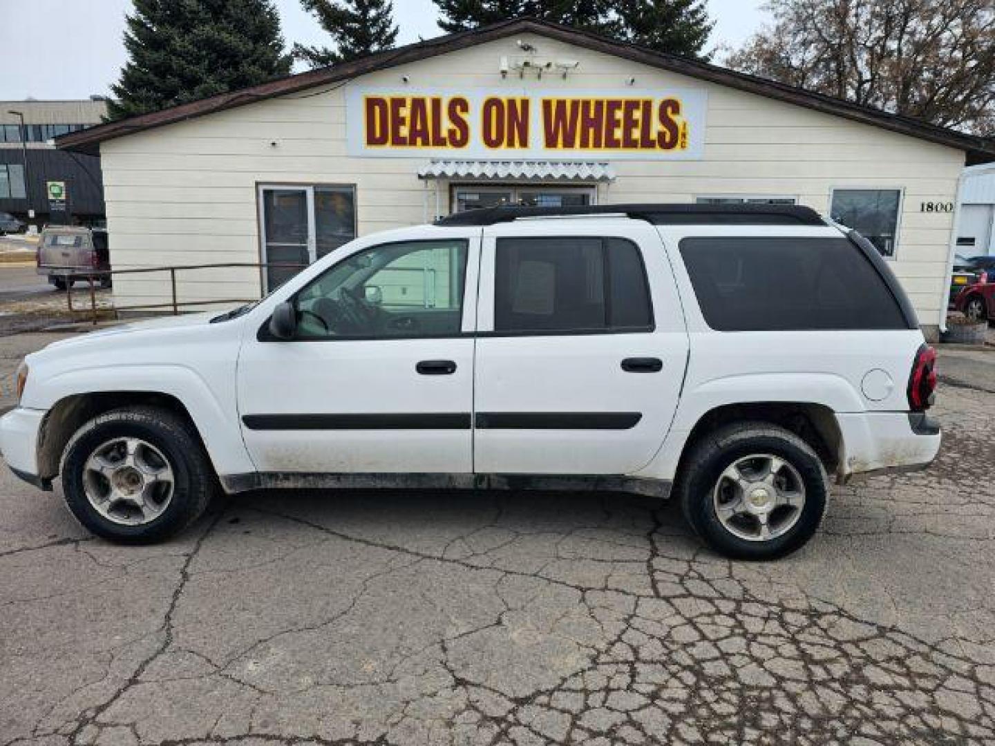 2005 Summit White Chevrolet TrailBlazer EXT LS 4WD (1GNET16S156) with an 4.2L L6 DOHC 24V engine, 4-Speed Automatic transmission, located at 1800 West Broadway, Missoula, 59808, (406) 543-1986, 46.881348, -114.023628 - Photo#5