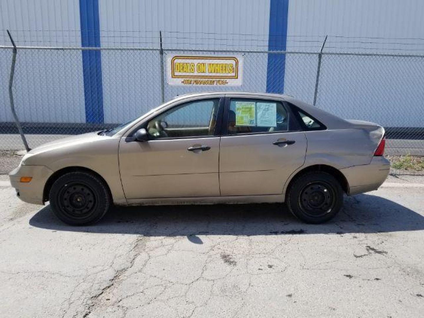 2005 Arizona Beige Metall Ford Focus ZX4 SE (1FAFP34N75W) with an 2.0L L4 DOHC 16V engine, located at 601 E. Idaho St., Kalispell, MT, 59901, 0.000000, 0.000000 - Photo#2