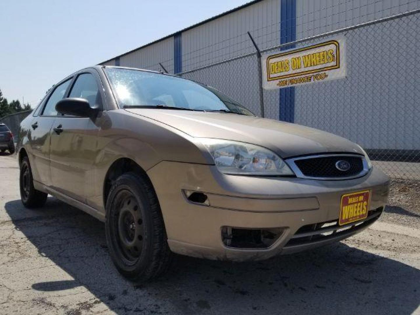 2005 Arizona Beige Metall Ford Focus ZX4 SE (1FAFP34N75W) with an 2.0L L4 DOHC 16V engine, located at 601 E. Idaho St., Kalispell, MT, 59901, 0.000000, 0.000000 - Photo#6