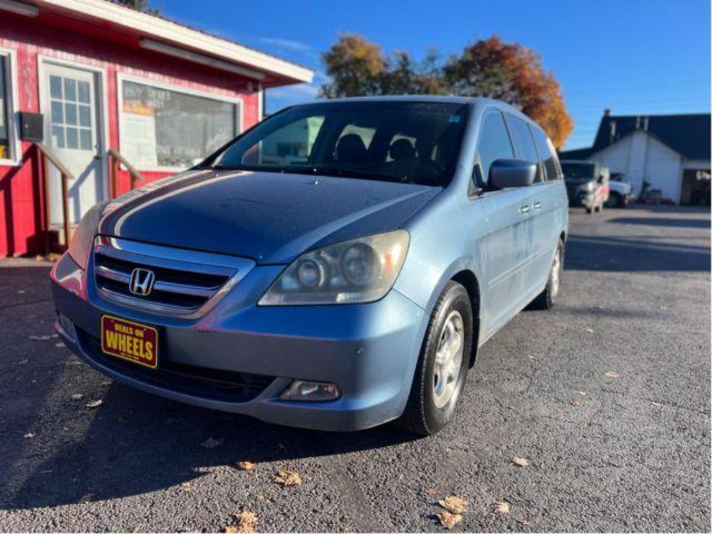 2005 Honda Odyssey Touring (5FNRL38895B) with an 3.5L V6 SOHC 24V engine, 5-Speed Automatic transmission, located at 601 E. Idaho St., Kalispell, MT, 59901, 0.000000, 0.000000 - Photo#0