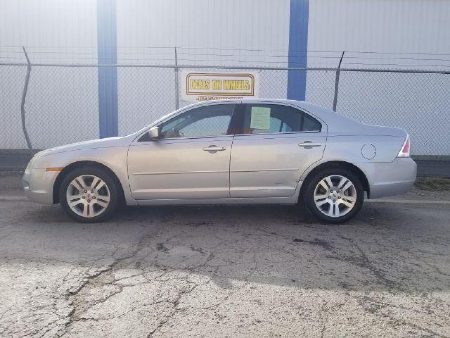 2006 Ford Fusion SEL (3FAHP08ZX6R) with an 2.3L L4 DOHC 16V engine, located at 4047 Montana Ave., Billings, MT, 59101, 45.770847, -108.529800 - Photo#6