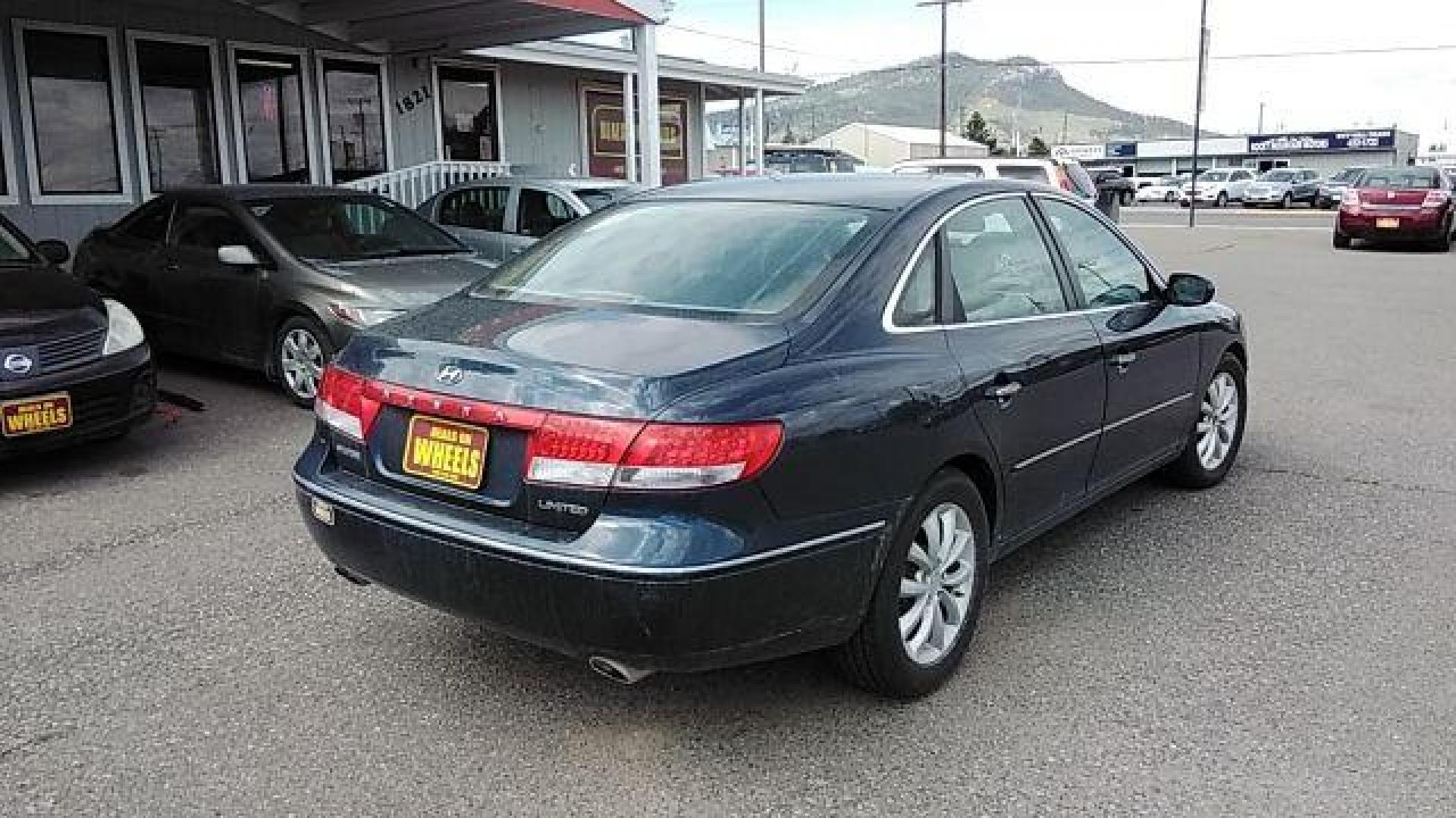 2006 BLUE HYUNDAI AZERA Limited (KMHFC46F76A) , located at 1821 N Montana Ave., Helena, MT, 59601, 0.000000, 0.000000 - Photo#4