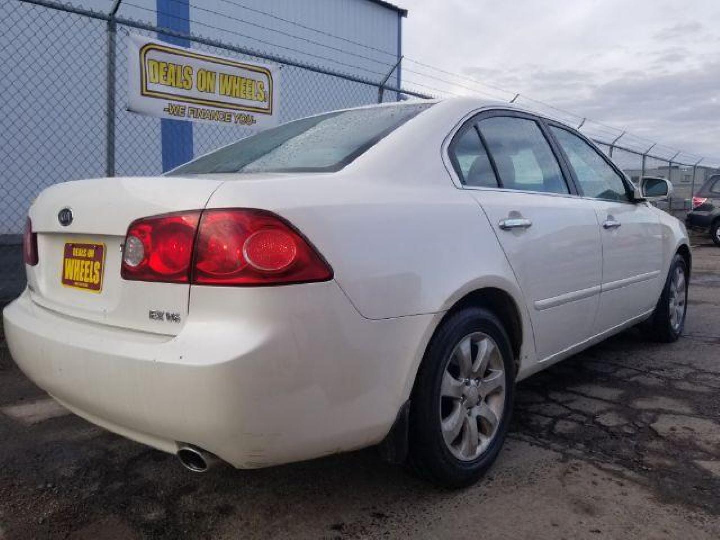 2006 Kia Optima EX V6 (KNAGE124965) with an 2.7L V6 24V DOHC engine, 4-Speed Automatic transmission, located at 601 E. Idaho St., Kalispell, MT, 59901, 0.000000, 0.000000 - Photo#4