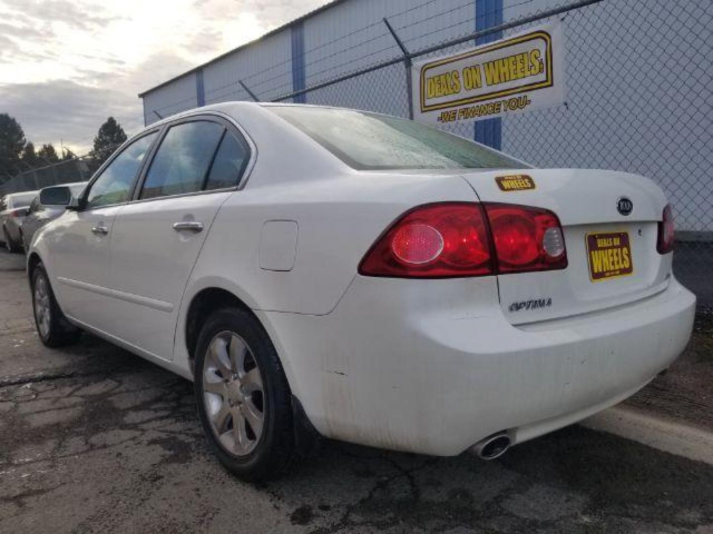 2006 Kia Optima EX V6 (KNAGE124965) with an 2.7L V6 24V DOHC engine, 4-Speed Automatic transmission, located at 601 E. Idaho St., Kalispell, MT, 59901, 0.000000, 0.000000 - Photo#5