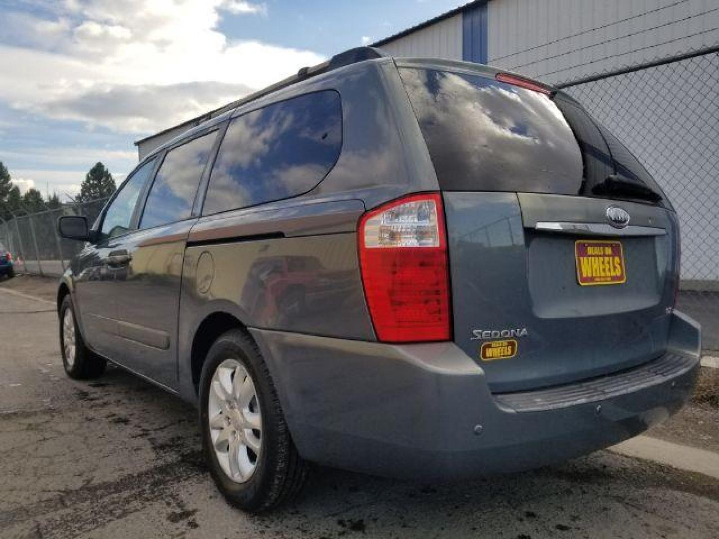 2006 Kia Sedona EX (KNDMB233866) with an 3.5L V6 DOHC 24V engine, 5-Speed Automatic transmission, located at 4047 Montana Ave., Billings, MT, 59101, 45.770847, -108.529800 - Photo#5