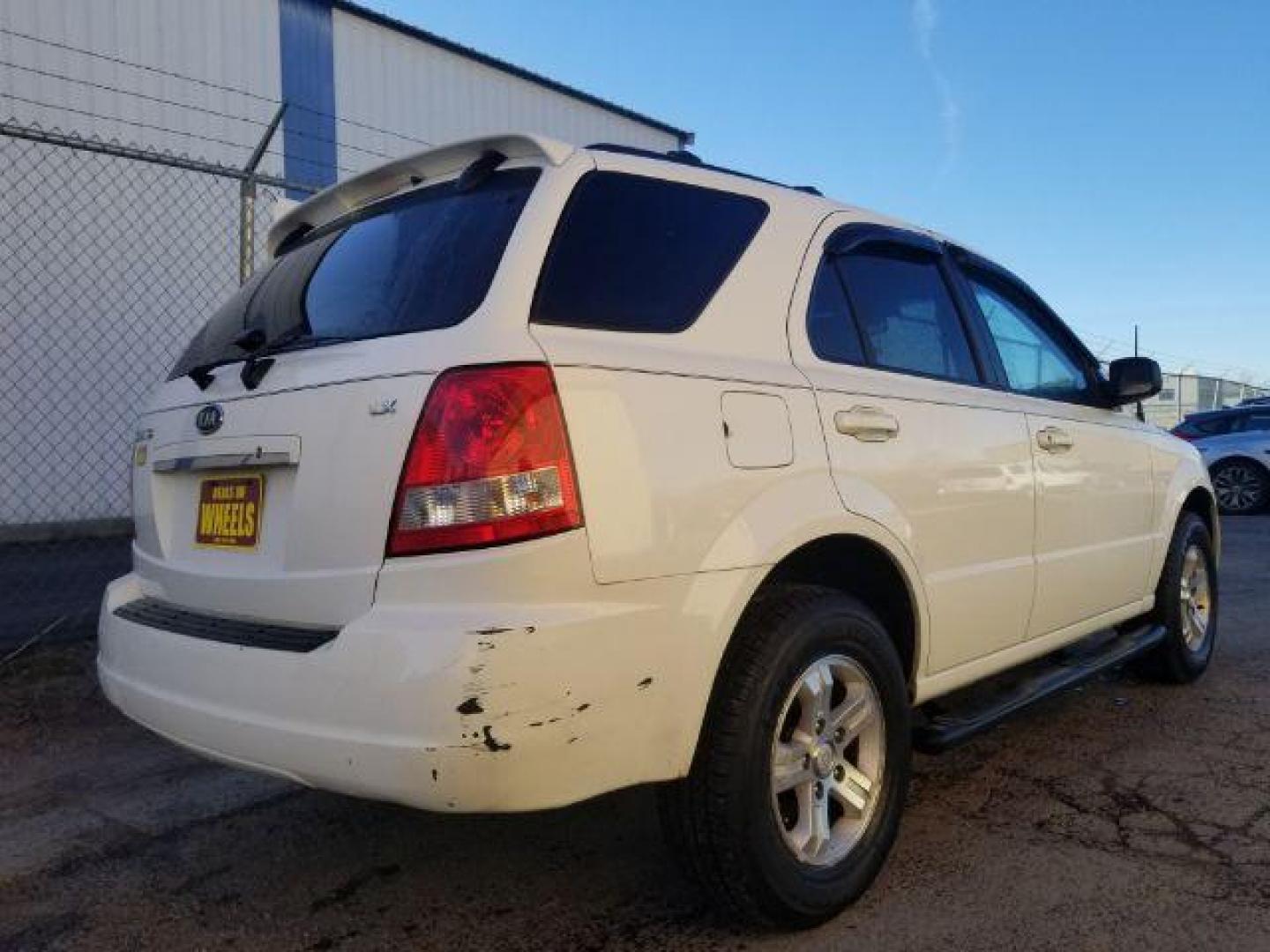 2006 Kia Sorento LX 4WD (KNDJC733865) with an 3.5L V6 DOHC 16V engine, located at 601 E. Idaho St., Kalispell, MT, 59901, 0.000000, 0.000000 - Photo#4