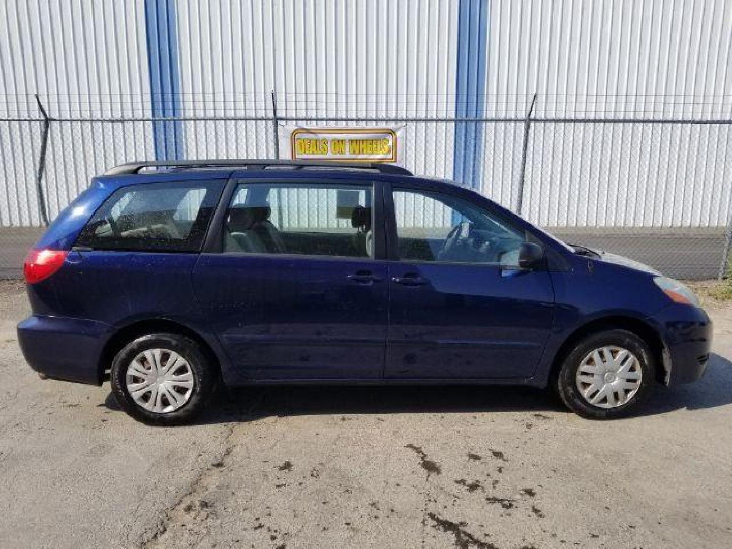 2006 Toyota Sienna LE 8-Passenger (5TDZA23C96S) with an 3.3L V6 DOHC 24V engine, 5-Speed Automatic transmission, located at 1821 N Montana Ave., Helena, MT, 59601, 0.000000, 0.000000 - Photo#5