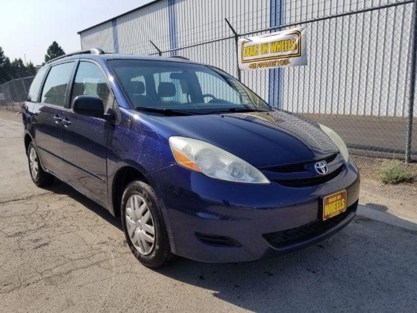 2006 Toyota Sienna LE 8-Passenger (5TDZA23C96S) with an 3.3L V6 DOHC 24V engine, 5-Speed Automatic transmission, located at 1821 N Montana Ave., Helena, MT, 59601, 0.000000, 0.000000 - Photo#6