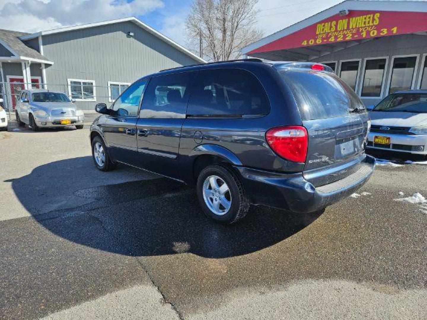 2007 Dodge Grand Caravan SXT (2D4GP44L67R) with an 3.8L V6 OHV 12V engine, 4-Speed Automatic transmission, located at 1821 N Montana Ave., Helena, MT, 59601, 0.000000, 0.000000 - Photo#4