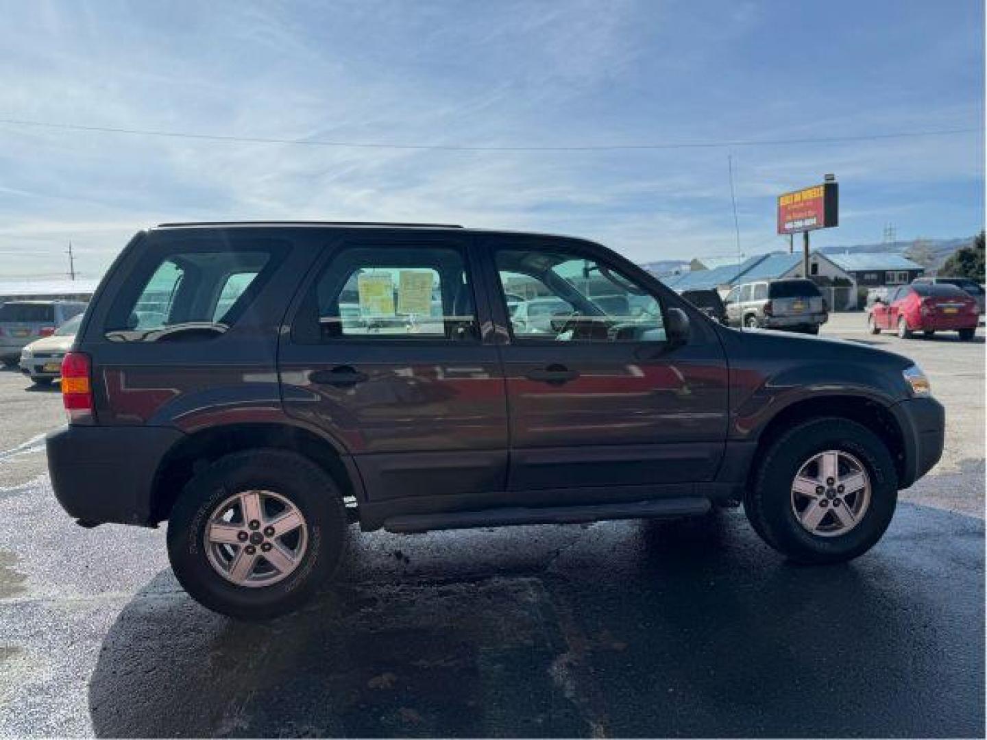 2007 Tungsten Grey Metallic Ford Escape XLS 4WD (1FMCU92Z87K) with an 2.3L L4 DOHC 16V engine, 4-Speed Automatic transmission, located at 601 E. Idaho St., Kalispell, MT, 59901, 0.000000, 0.000000 - Photo#3