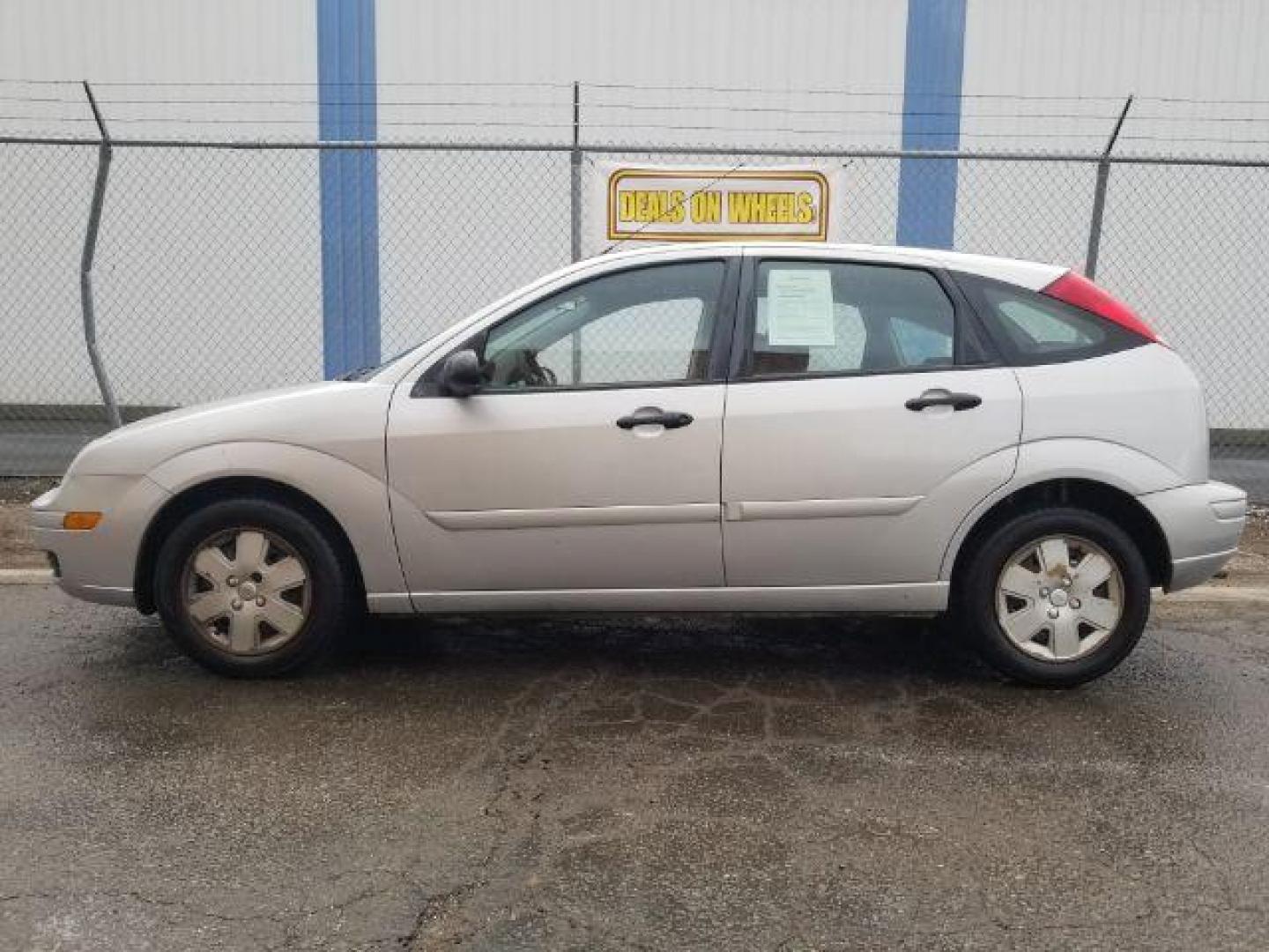 2007 Ford Focus ZX5 S (1FAHP37N07W) with an 2.0L L4 DOHC 16V engine, located at 1800 West Broadway, Missoula, 59808, (406) 543-1986, 46.881348, -114.023628 - Photo#6