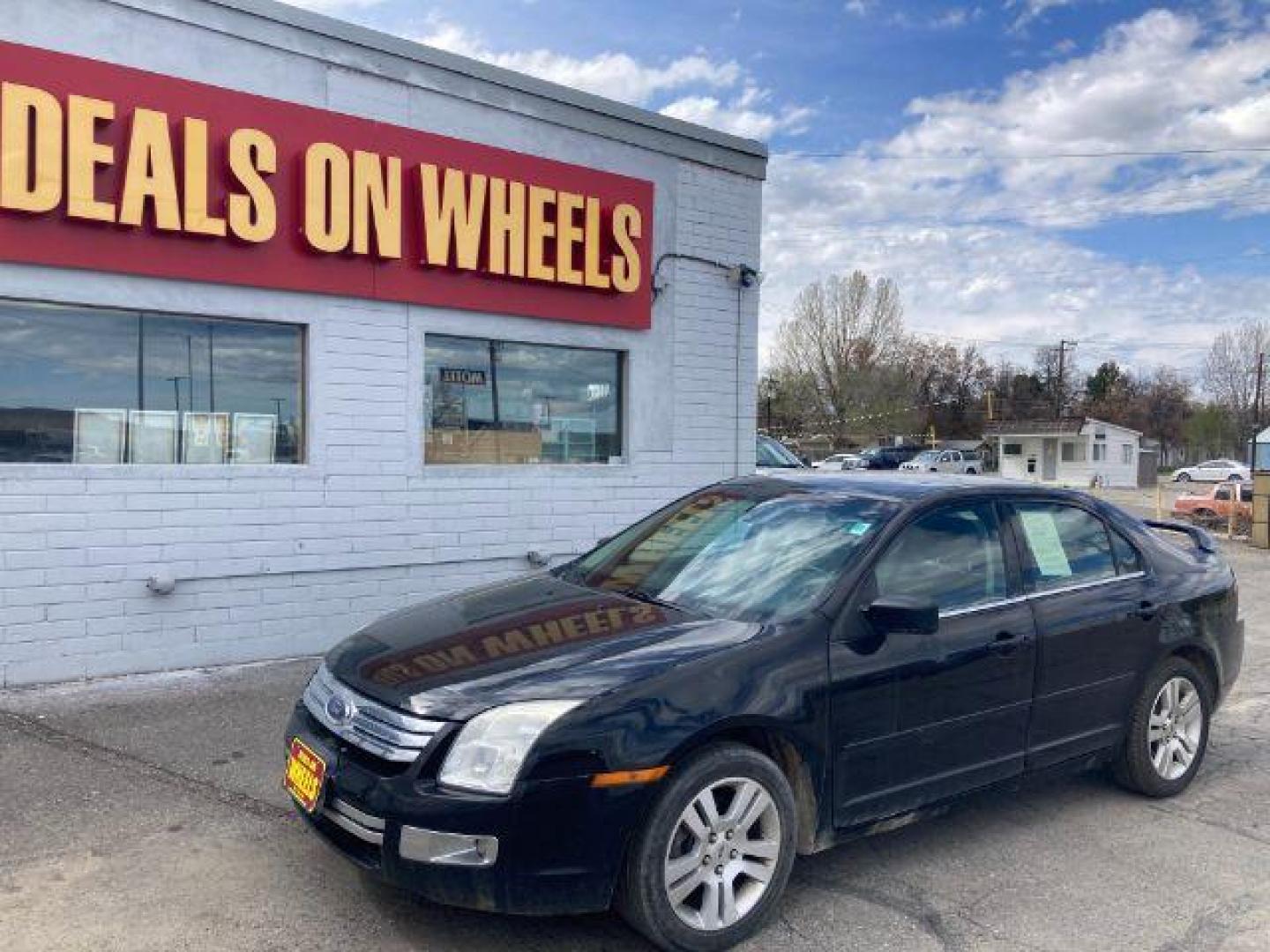 2007 Ford Fusion V6 SEL (3FAHP08117R) with an 3.0L V6 DOHC 24V engine, located at 4047 Montana Ave., Billings, MT, 59101, 45.770847, -108.529800 - Photo#0