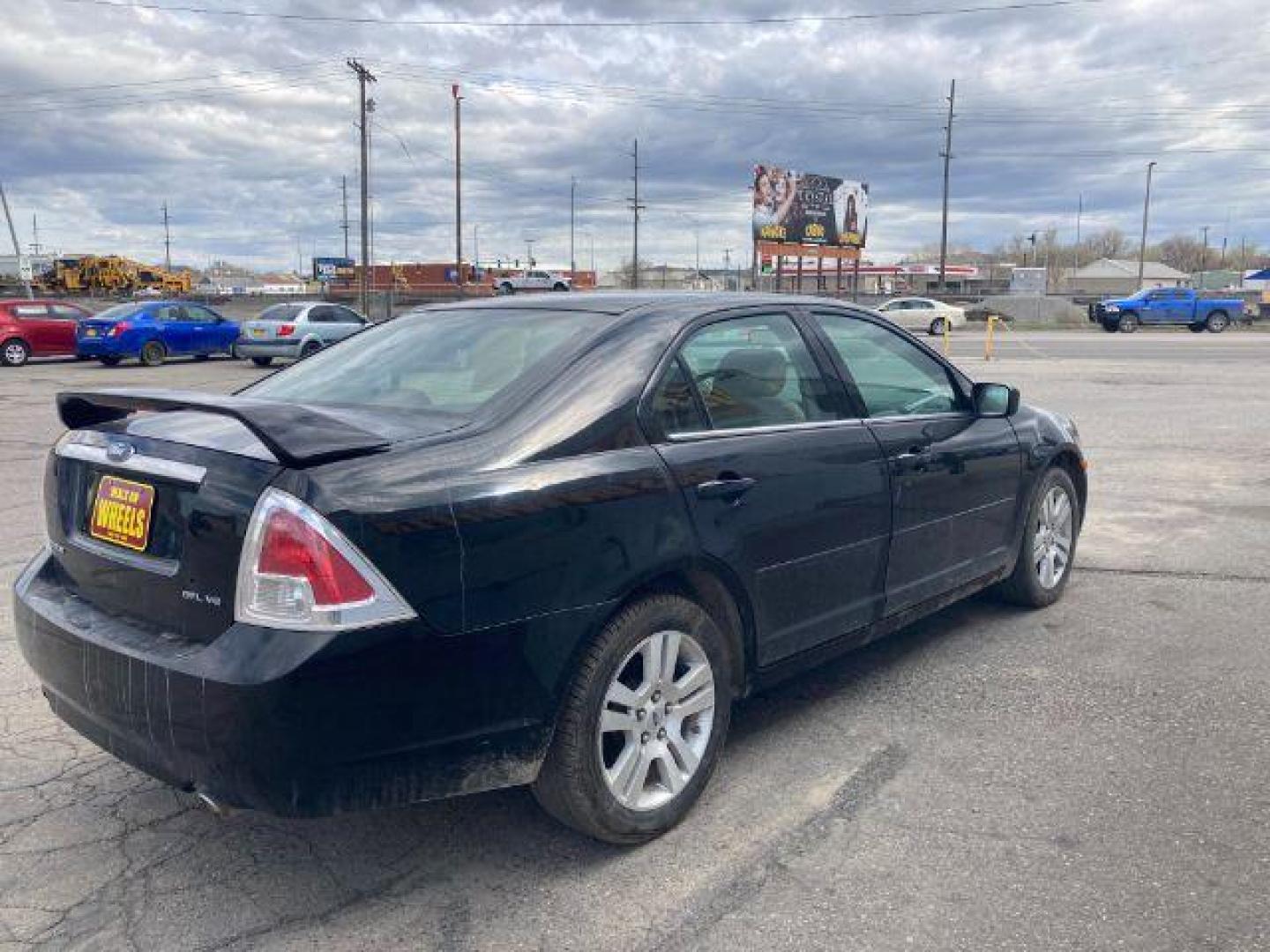 2007 Ford Fusion V6 SEL (3FAHP08117R) with an 3.0L V6 DOHC 24V engine, located at 4047 Montana Ave., Billings, MT, 59101, 45.770847, -108.529800 - Photo#2