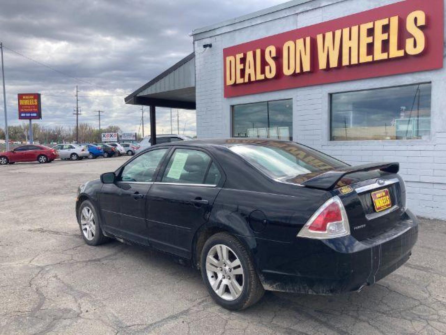 2007 Ford Fusion V6 SEL (3FAHP08117R) with an 3.0L V6 DOHC 24V engine, located at 4047 Montana Ave., Billings, MT, 59101, 45.770847, -108.529800 - Photo#5