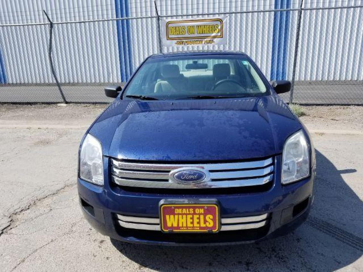 2007 Ford Fusion S (3FAHP06Z97R) with an 2.3L L4 DOHC 16V engine, located at 601 E. Idaho St., Kalispell, MT, 59901, 0.000000, 0.000000 - Photo#1