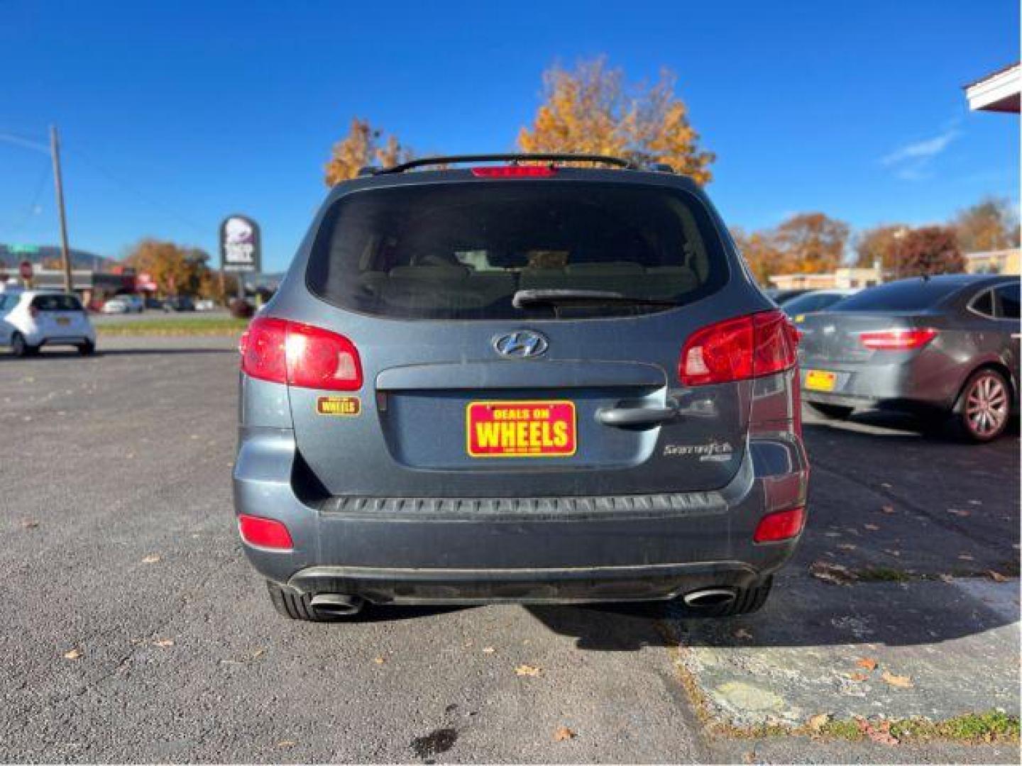 2007 Hyundai Santa Fe SE AWD (5NMSH73E67H) with an 3.3L V6 DOHC 24V engine, 5-Speed Automatic transmission, located at 601 E. Idaho St., Kalispell, MT, 59901, 0.000000, 0.000000 - Photo#3