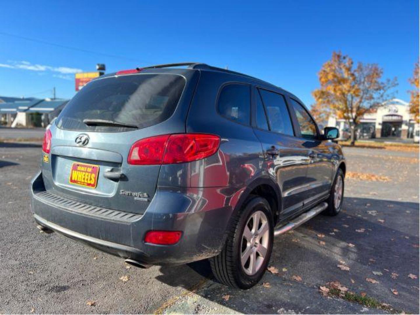 2007 Hyundai Santa Fe SE AWD (5NMSH73E67H) with an 3.3L V6 DOHC 24V engine, 5-Speed Automatic transmission, located at 601 E. Idaho St., Kalispell, MT, 59901, 0.000000, 0.000000 - Photo#4