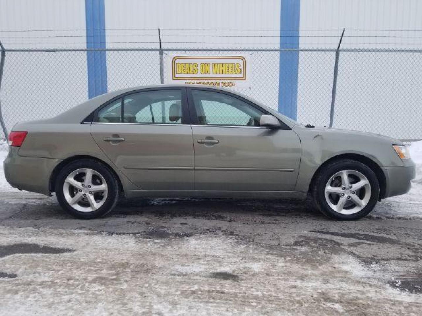 2007 Hyundai Sonata SE XM (5NPEU46F07H) with an 3.3L V6 DOHC 24V engine, 5-Speed Automatic transmission, located at 1821 N Montana Ave., Helena, MT, 59601, 0.000000, 0.000000 - Photo#3