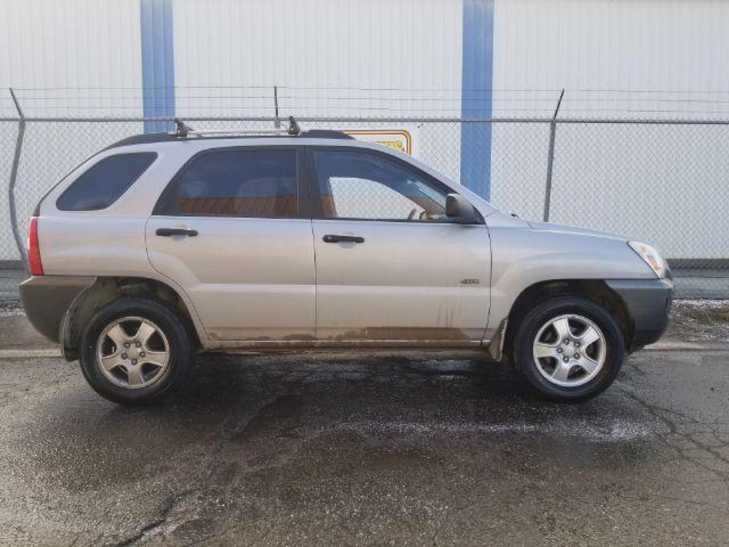 2007 Kia Sportage LX I4 4WD (KNDJE724X77) with an 2.0L L4 DOHC 16V engine, 5-Speed Manual transmission, located at 4801 10th Ave S,, Great Falls, MT, 59405, 0.000000, 0.000000 - Photo#3