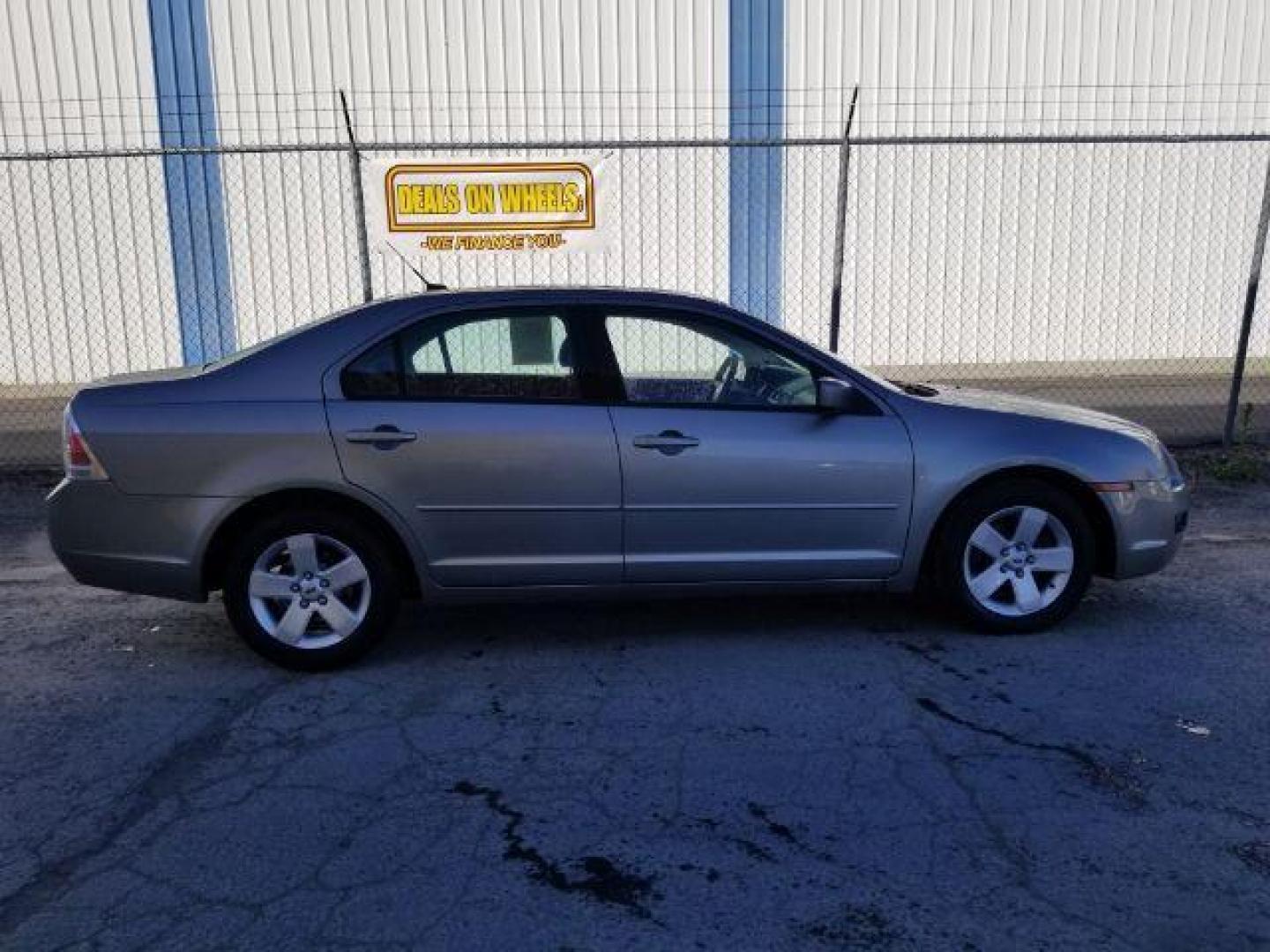 2008 Ford Fusion V6 SE (3FAHP07108R) with an 3.0L V6 DOHC 24V engine, located at 1800 West Broadway, Missoula, 59808, (406) 543-1986, 46.881348, -114.023628 - Photo#5