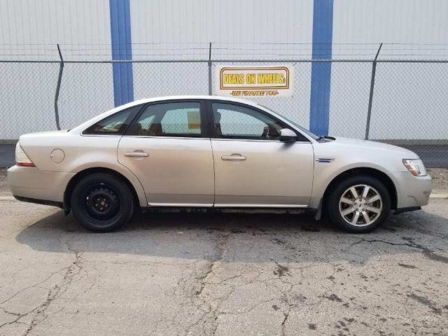 2008 Silver Birch Metalli Ford Taurus SEL (1FAHP24W08G) with an 3.5L V6 DOHC 24V engine, 6-Speed Automatic transmission, located at 4801 10th Ave S,, Great Falls, MT, 59405, 0.000000, 0.000000 - Photo#5