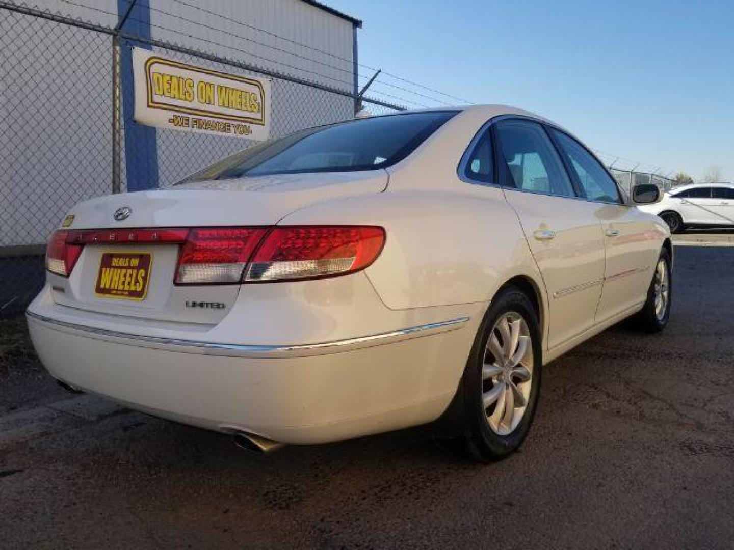 2008 Hyundai Azera Limited (KMHFC46F58A) with an 3.8L V6 DOHC 24V engine, 5-Speed Automatic transmission, located at 4801 10th Ave S,, Great Falls, MT, 59405, 0.000000, 0.000000 - Photo#4