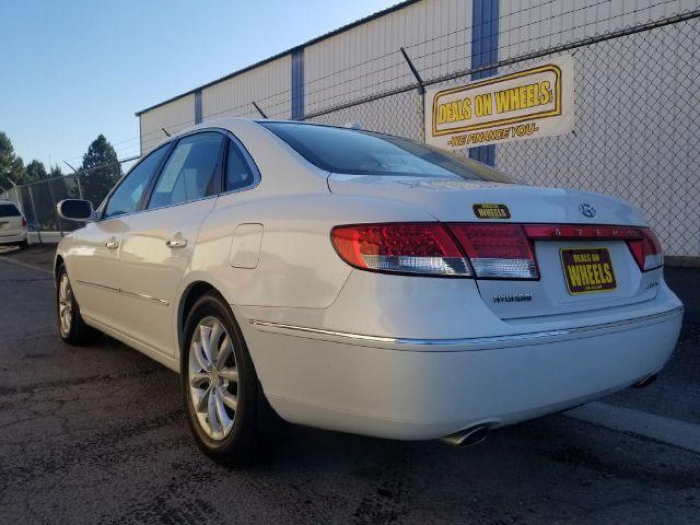 2008 Hyundai Azera Limited (KMHFC46F58A) with an 3.8L V6 DOHC 24V engine, 5-Speed Automatic transmission, located at 4801 10th Ave S,, Great Falls, MT, 59405, 0.000000, 0.000000 - Photo#5