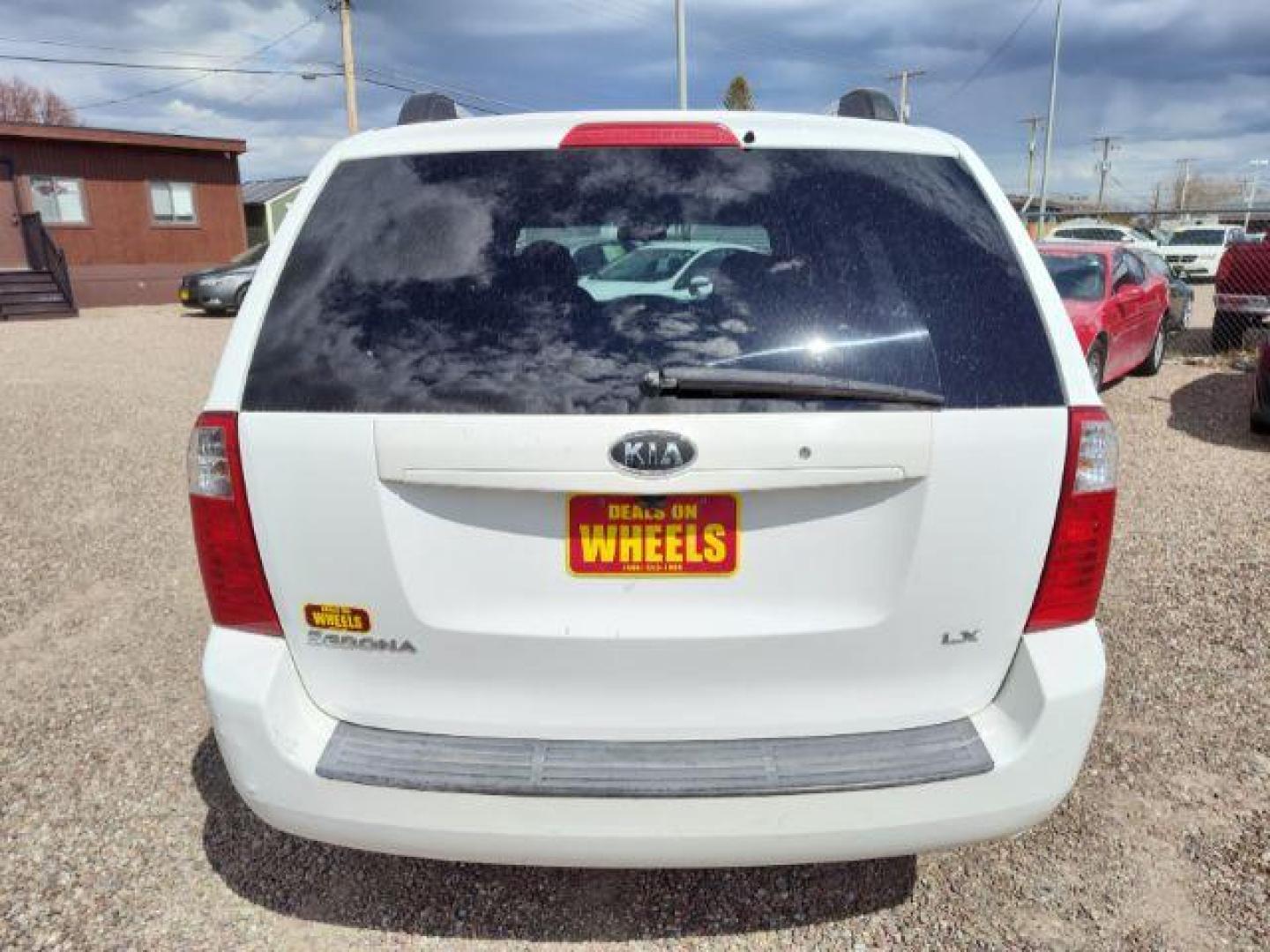 2008 Clear White Kia Sedona LX LWB (KNDMB233686) with an 3.8L V6 DOHC 24V engine, 5-Speed Automatic transmission, located at 4801 10th Ave S,, Great Falls, MT, 59405, 0.000000, 0.000000 - Photo#3