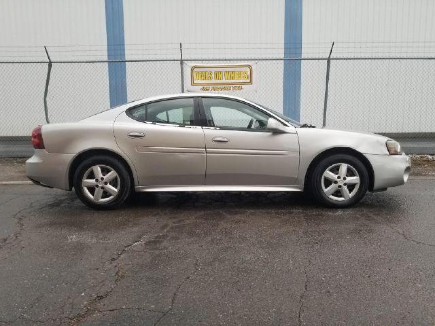 2008 Pontiac Grand Prix Sedan (2G2WP552381) with an 3.8L V6 OHV 12V engine, 4-Speed Automatic transmission, located at 4801 10th Ave S,, Great Falls, MT, 59405, 0.000000, 0.000000 - Photo#3