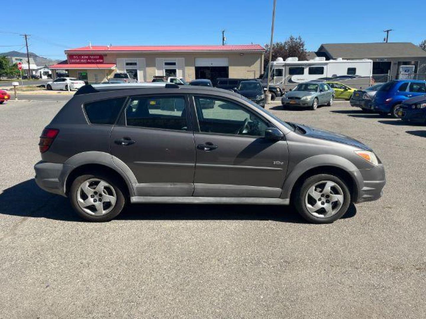 2008 Pontiac Vibe Base (5Y2SL65868Z) with an 1.8L L4 DOHC 16V engine, 5-Speed Manual transmission, located at 1821 N Montana Ave., Helena, MT, 59601, 0.000000, 0.000000 - Photo#3