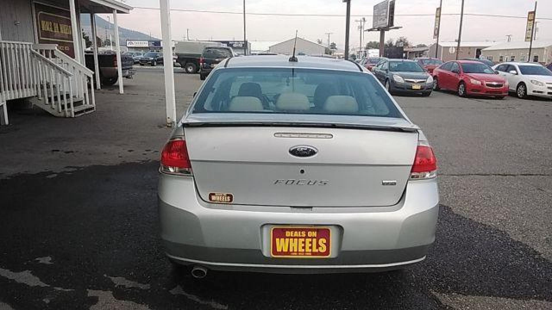 2009 Brilliant Silver Met Ford Focus SES Sedan (1FAHP36N89W) with an 2.0L L4 DOHC 16V engine, located at 1821 N Montana Ave., Helena, MT, 59601, 0.000000, 0.000000 - Photo#5