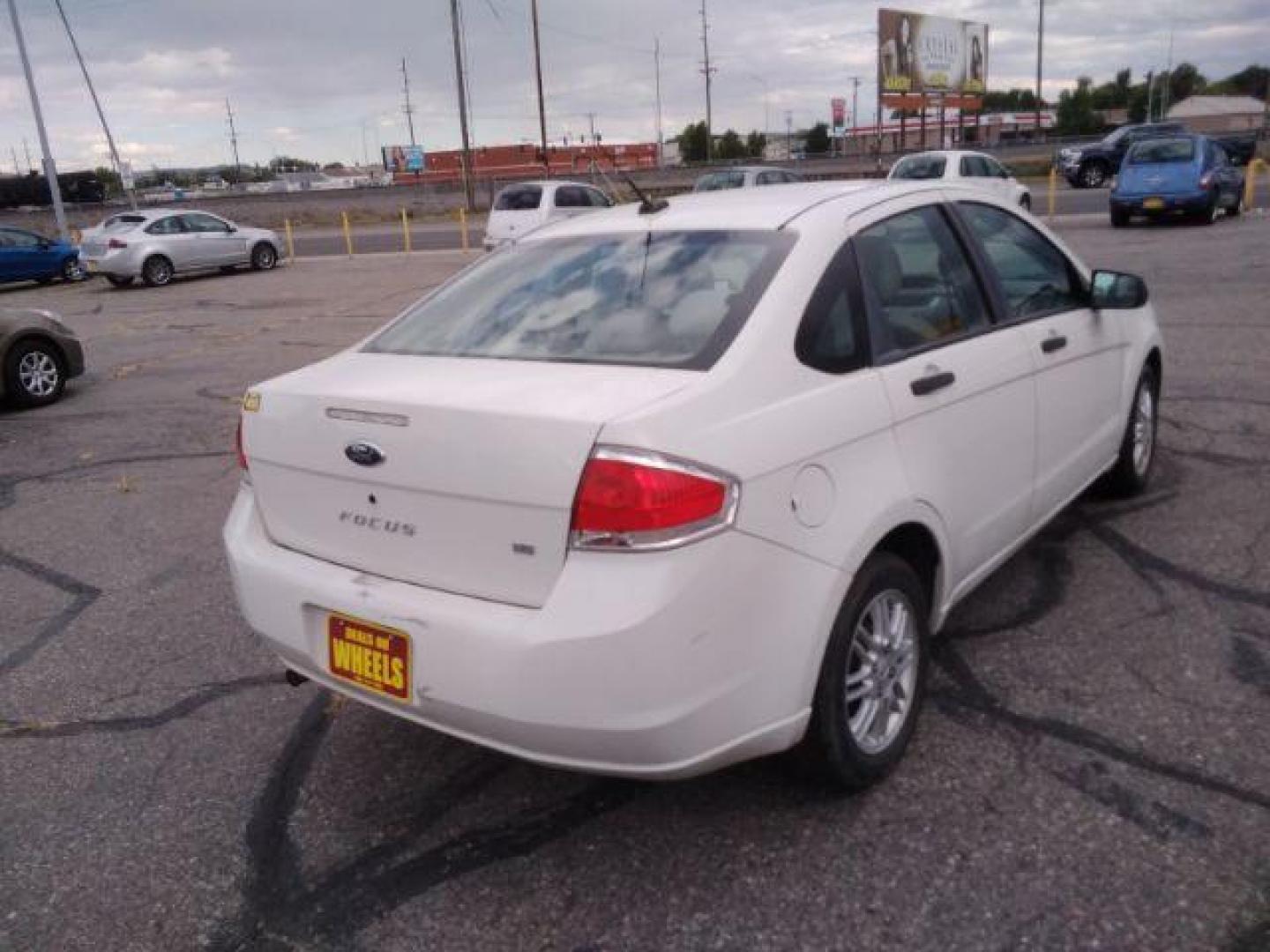 2009 Ford Focus SE Sedan (1FAHP35N29W) with an 2.0L L4 DOHC 16V engine, located at 4047 Montana Ave., Billings, MT, 59101, 45.770847, -108.529800 - Photo#4