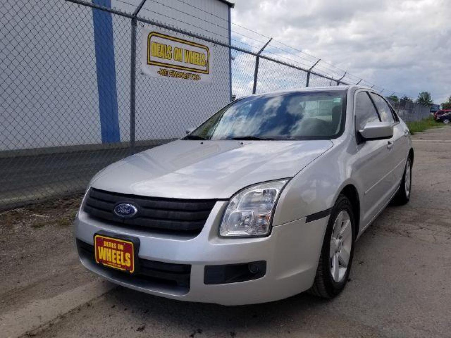 2009 Ford Fusion I4 SE (3FAHP07Z19R) with an 2.3L L4 DOHC 16V engine, located at 4801 10th Ave S,, Great Falls, MT, 59405, 0.000000, 0.000000 - Photo#0