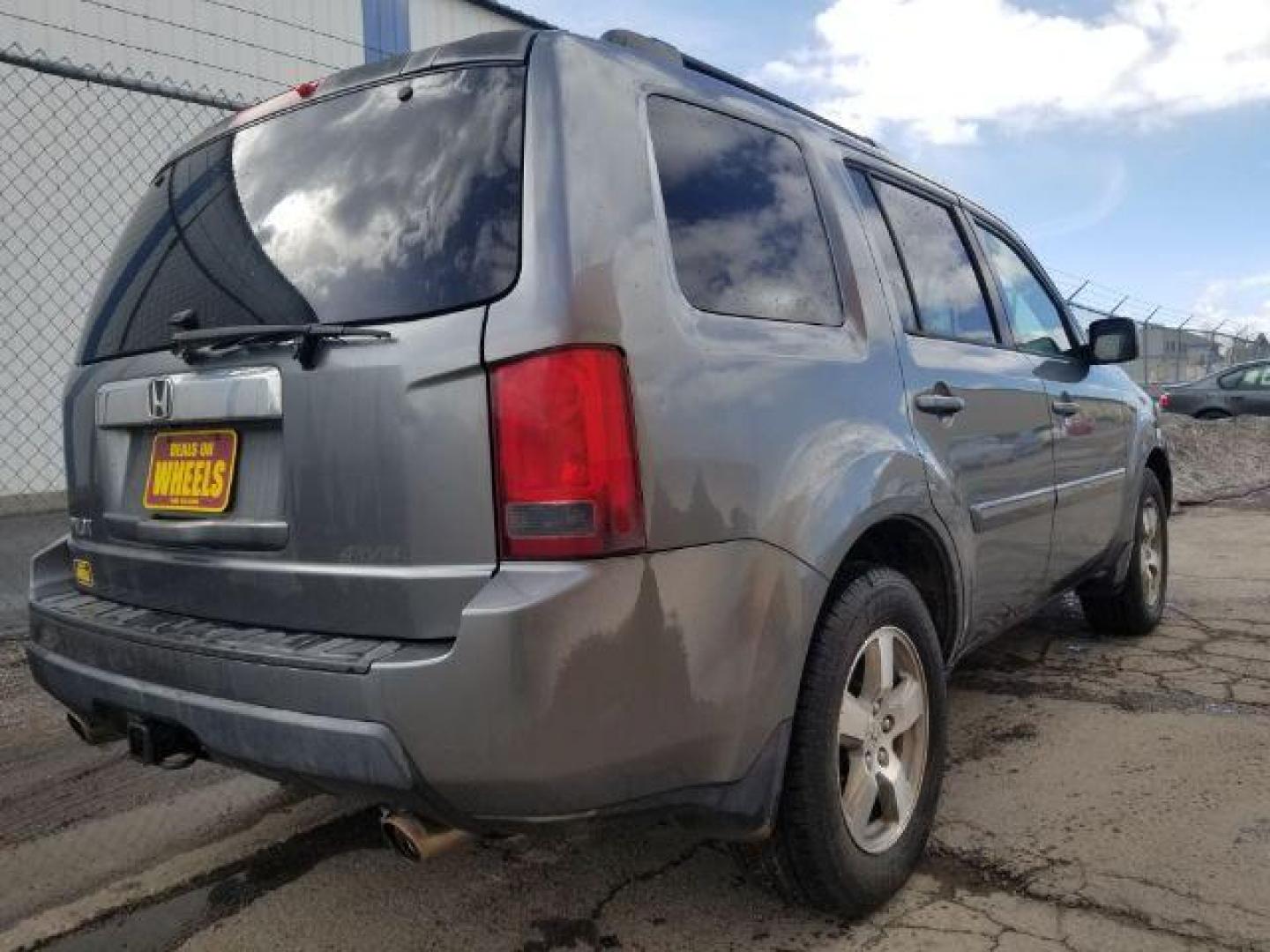 2009 Honda Pilot EX-L 4WD (5FNYF48589B) with an 3.5L V6 SOHC 24V engine, 5-Speed Automatic transmission, located at 1800 West Broadway, Missoula, 59808, (406) 543-1986, 46.881348, -114.023628 - Photo#4