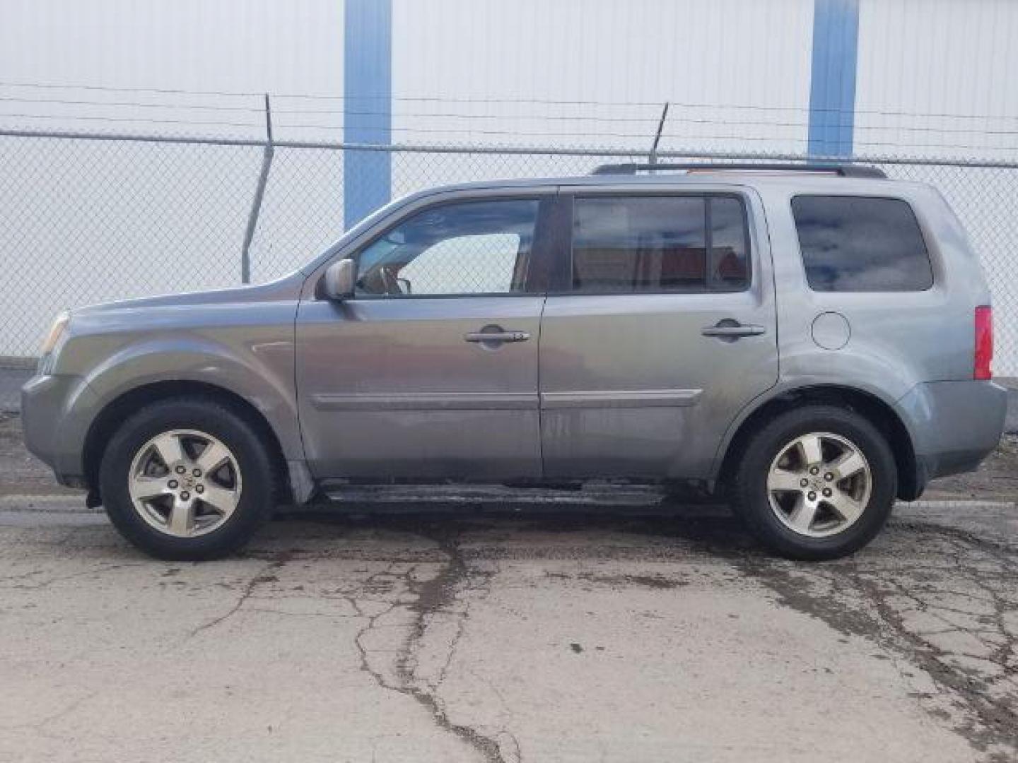 2009 Honda Pilot EX-L 4WD (5FNYF48589B) with an 3.5L V6 SOHC 24V engine, 5-Speed Automatic transmission, located at 1800 West Broadway, Missoula, 59808, (406) 543-1986, 46.881348, -114.023628 - Photo#6