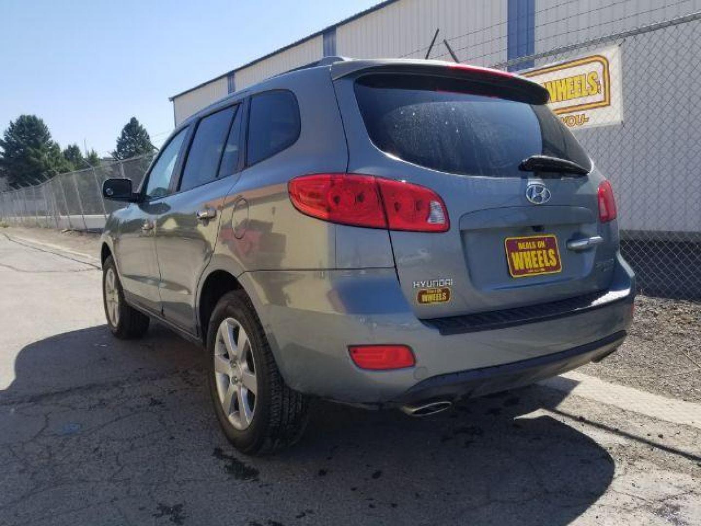 2009 Hyundai Santa Fe SE AWD (5NMSH73E09H) with an 3.3L V6 DOHC 24V engine, 5-Speed Automatic transmission, located at 1800 West Broadway, Missoula, 59808, (406) 543-1986, 46.881348, -114.023628 - Photo#3