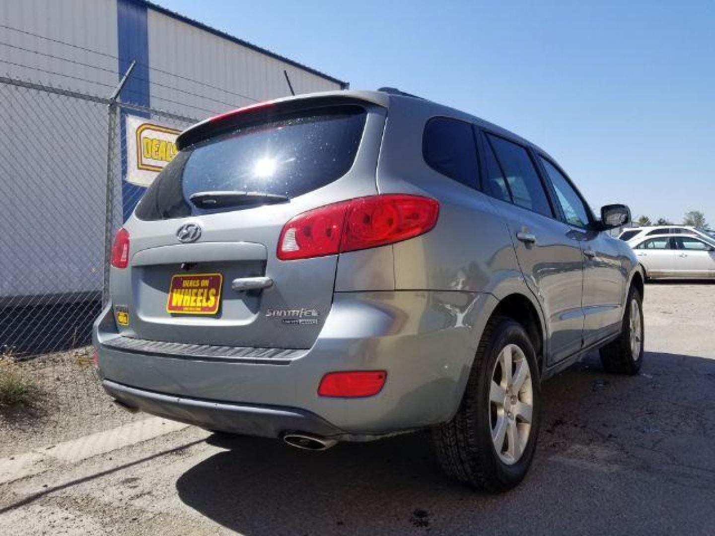 2009 Hyundai Santa Fe SE AWD (5NMSH73E09H) with an 3.3L V6 DOHC 24V engine, 5-Speed Automatic transmission, located at 1800 West Broadway, Missoula, 59808, (406) 543-1986, 46.881348, -114.023628 - Photo#4