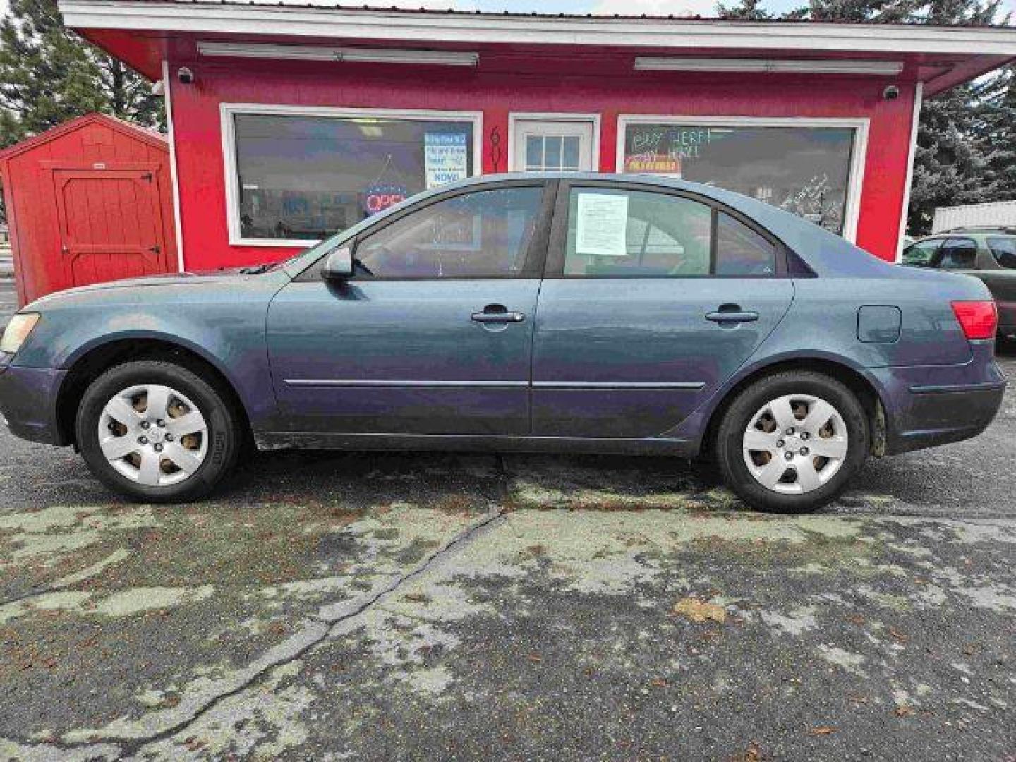 2009 Hyundai Sonata GLS (5NPET46C09H) with an 2.4L L4 DOHC 16V engine, located at 601 E. Idaho St., Kalispell, MT, 59901, 0.000000, 0.000000 - Photo#1