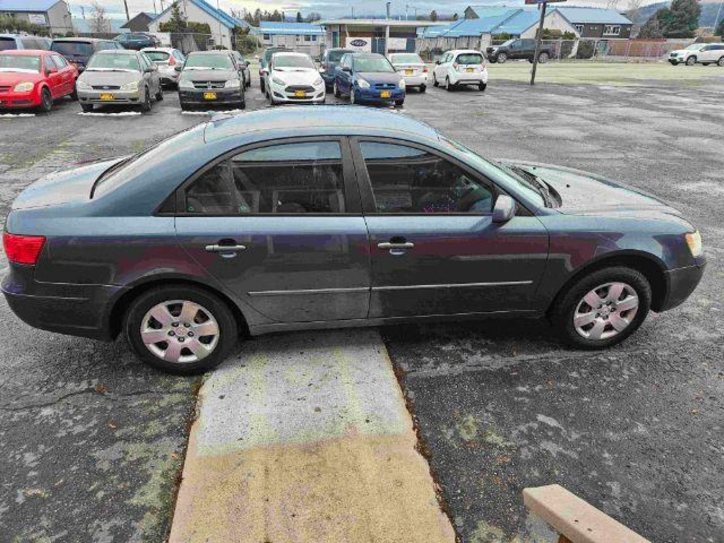 2009 Hyundai Sonata GLS (5NPET46C09H) with an 2.4L L4 DOHC 16V engine, located at 601 E. Idaho St., Kalispell, MT, 59901, 0.000000, 0.000000 - Photo#5