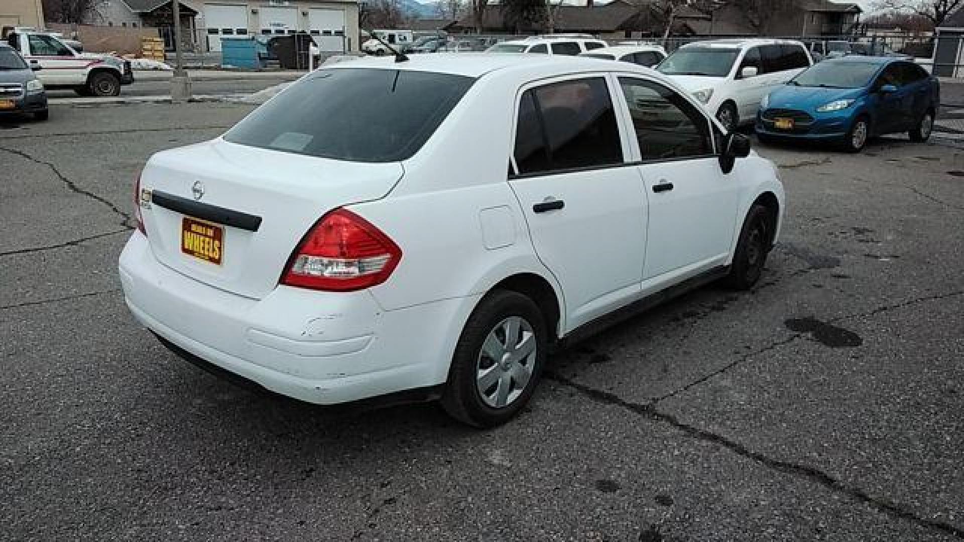 2009 Fresh Powder Nissan Versa 1.6 Base Sedan (3N1CC11E29L) with an 1.6L L4 DOHC 16V engine, located at 1821 N Montana Ave., Helena, MT, 59601, 0.000000, 0.000000 - Photo#4