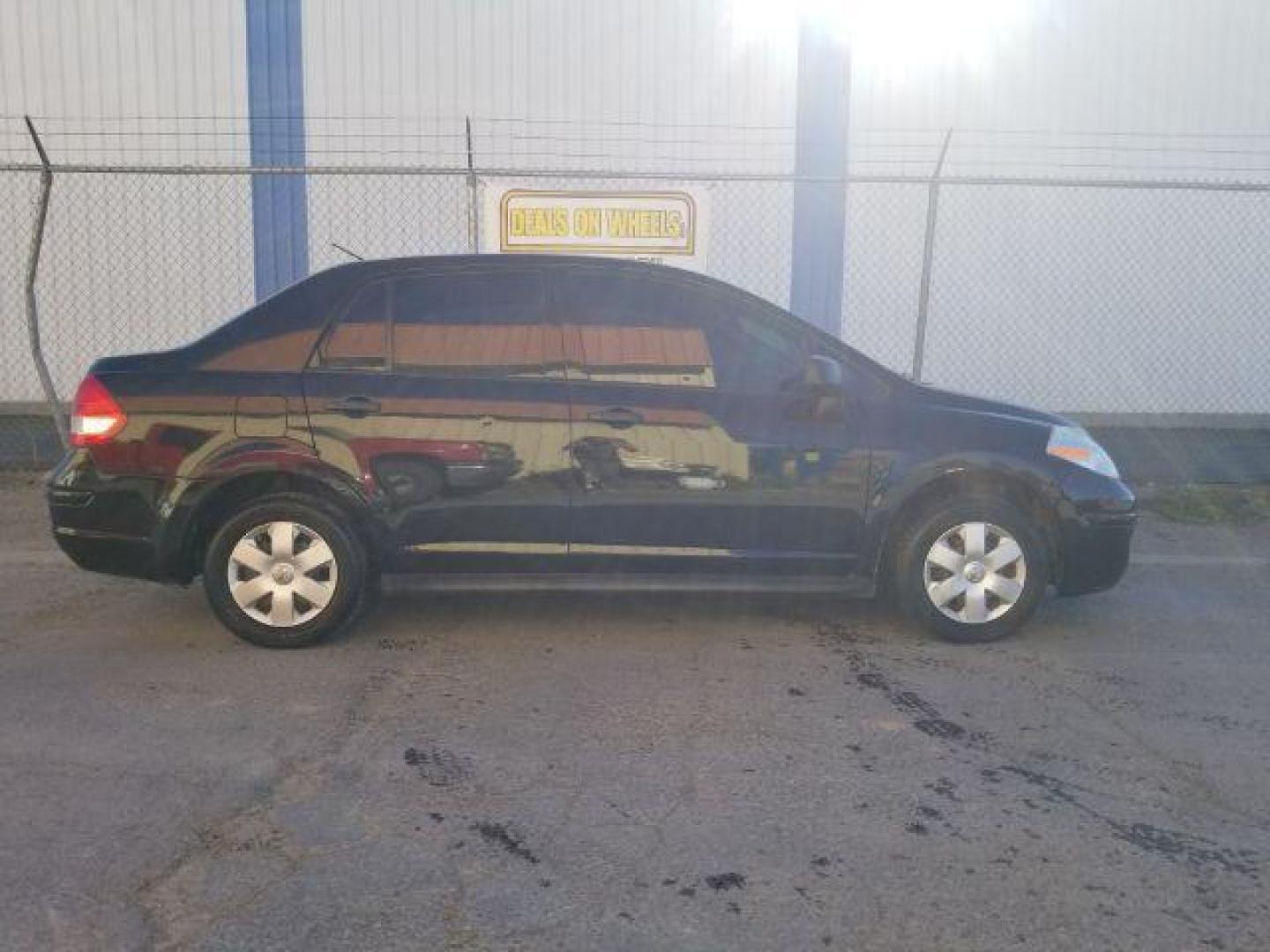 2009 Nissan Versa 1.6 Base Sedan (3N1CC11E79L) with an 1.6L L4 DOHC 16V engine, 5-Speed Manual transmission, located at 601 E. Idaho St., Kalispell, MT, 59901, 0.000000, 0.000000 - Photo#5