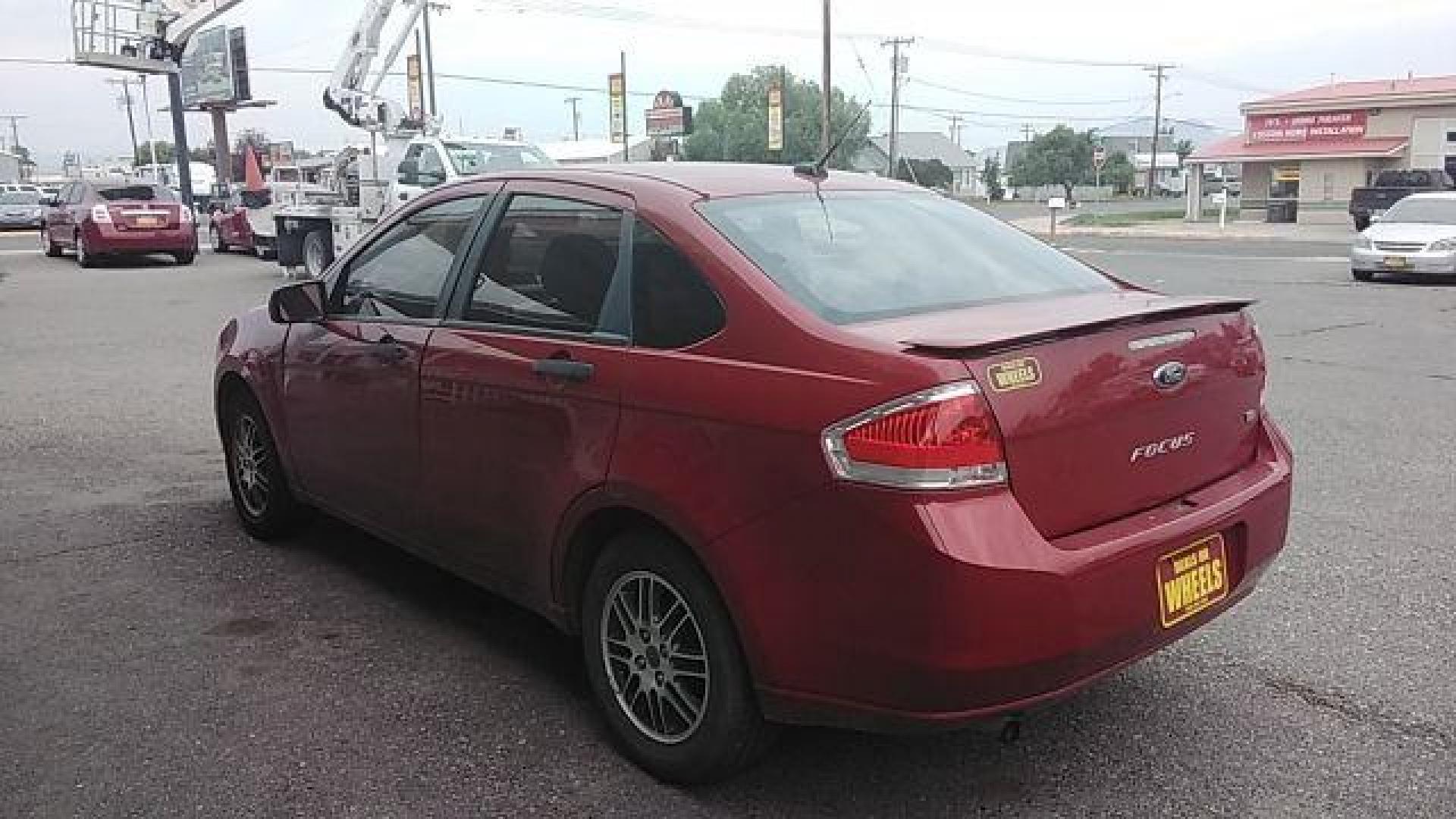 2010 Ford Focus SE Sedan (1FAHP3FN2AW) with an 2.0L L4 DOHC 16V engine, located at 1821 N Montana Ave., Helena, MT, 59601, 0.000000, 0.000000 - Photo#6