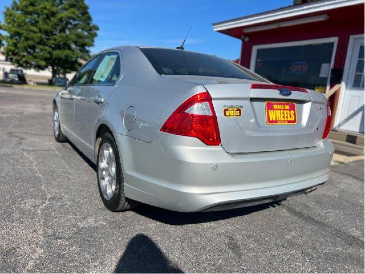 2010 Ford Fusion SE (3FAHP0HA9AR) with an 2.5L L4 DOHC 16V engine, located at 601 E. Idaho St., Kalispell, MT, 59901, 0.000000, 0.000000 - Photo#2