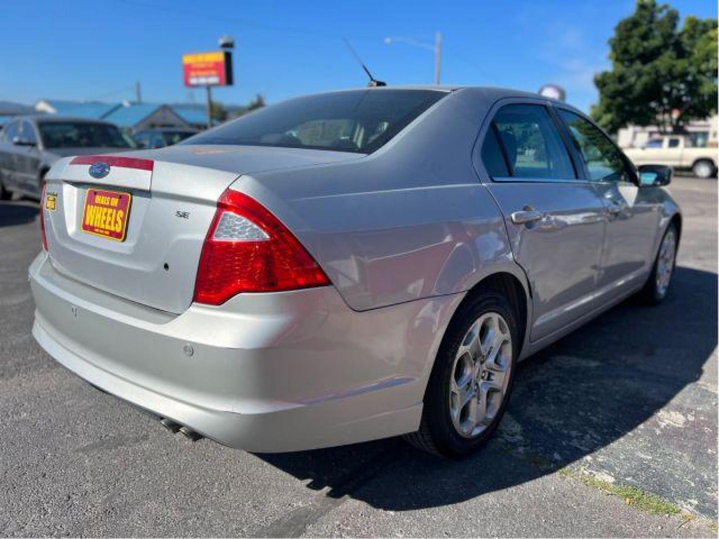 2010 Ford Fusion SE (3FAHP0HA9AR) with an 2.5L L4 DOHC 16V engine, located at 601 E. Idaho St., Kalispell, MT, 59901, 0.000000, 0.000000 - Photo#4