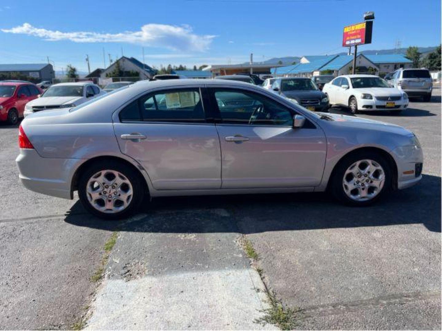 2010 Ford Fusion SE (3FAHP0HA9AR) with an 2.5L L4 DOHC 16V engine, located at 601 E. Idaho St., Kalispell, MT, 59901, 0.000000, 0.000000 - Photo#5