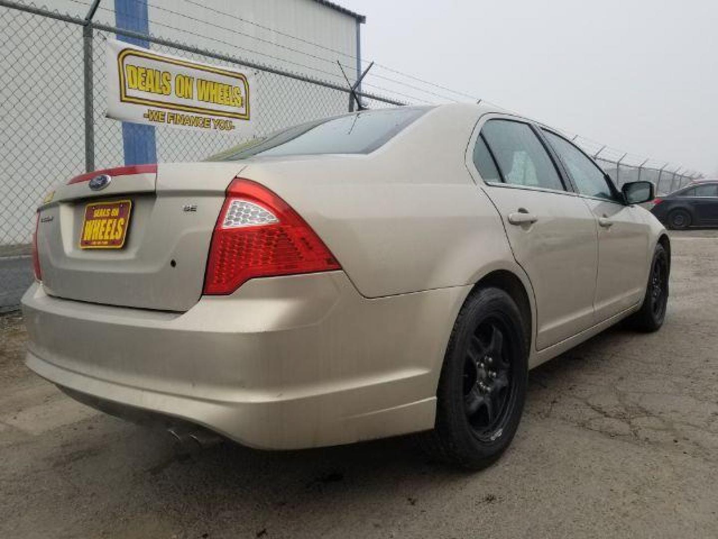 2010 Ford Fusion SE (3FAHP0HAXAR) with an 2.5L L4 DOHC 16V engine, located at 601 E. Idaho St., Kalispell, MT, 59901, 0.000000, 0.000000 - Photo#4