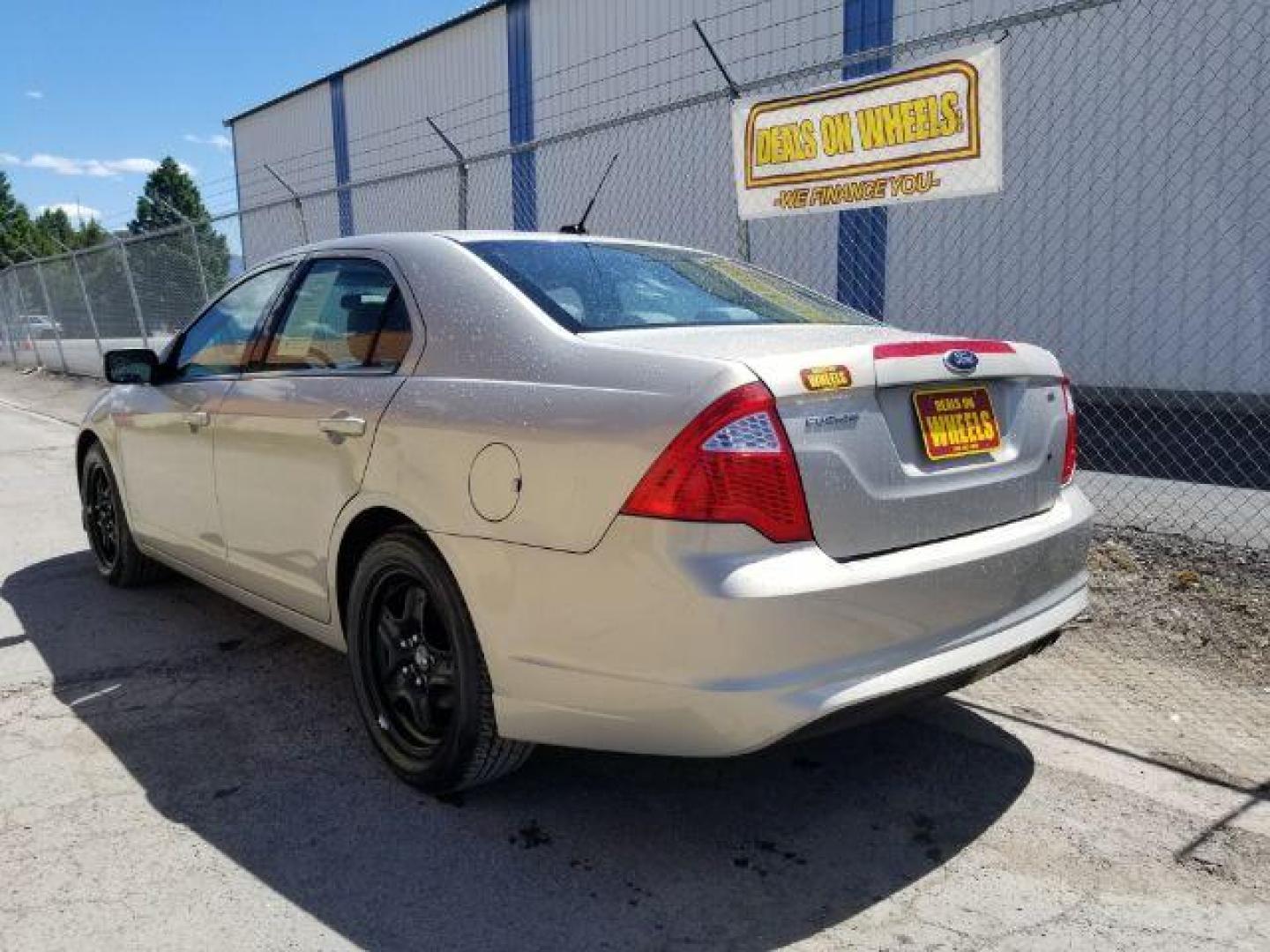 2010 Ford Fusion SE (3FAHP0HAXAR) with an 2.5L L4 DOHC 16V engine, located at 1800 West Broadway, Missoula, 59808, (406) 543-1986, 46.881348, -114.023628 - Photo#3